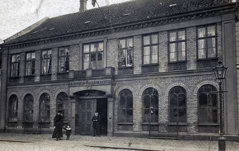 Køge Jernstøberi i Vestergade 29, ca. 1890. Huset blev bygget i 1875 med vinduer af støbejern. Se næste billede