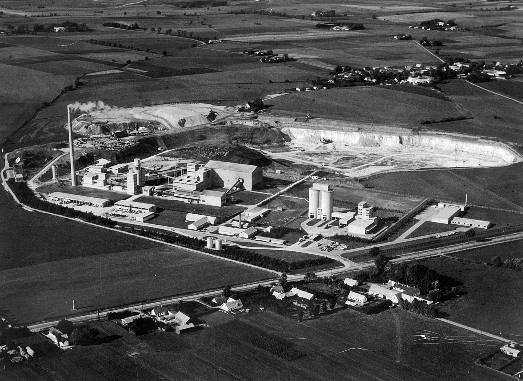 Luftfoto: Karlstrup Kalkgrav og Cementfabrikken